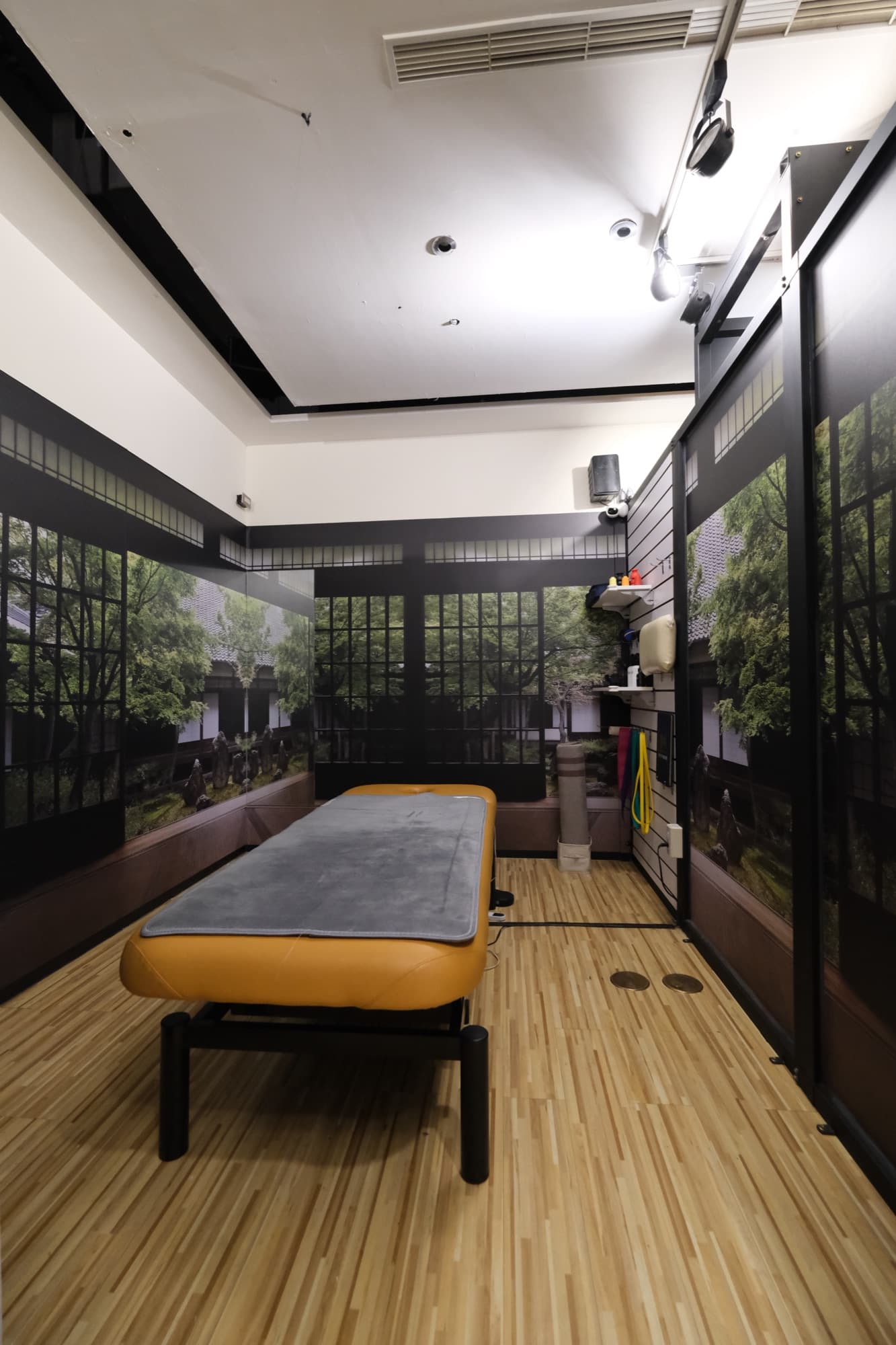 鬆鶴 Body Studio 金典綠園道店 店內環境 1 — 台中西區一對一張力調整空間